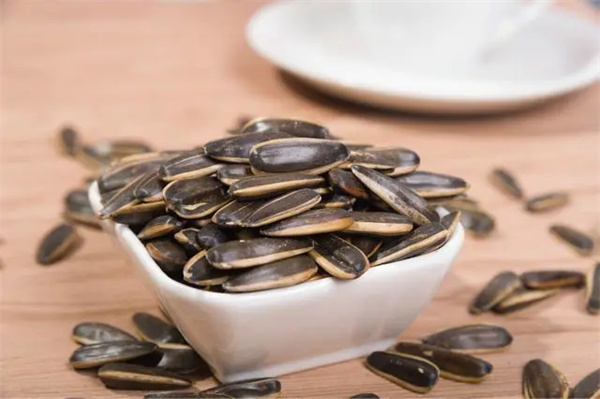 Nutritional value and efficacy of melon seeds